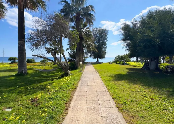 Sundy Beach Seaview 2Bdr Larnaka Dhekelia Апартаменты *